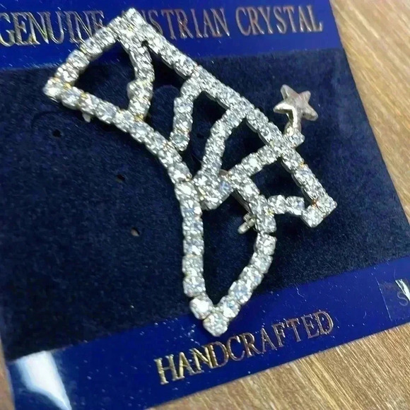 Boot Brooch - Picture 2 of 5